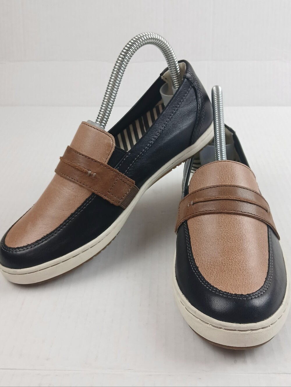Taos Women Upward Loafer Slip On Shoes Leather Black Tan Comfort Casual Travel